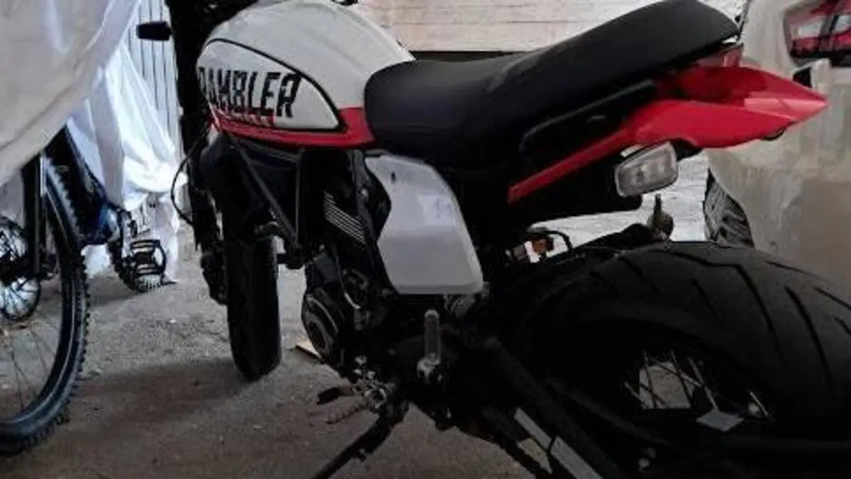 Ducati Scrambler 800 Urban Motard (2022)  (2)