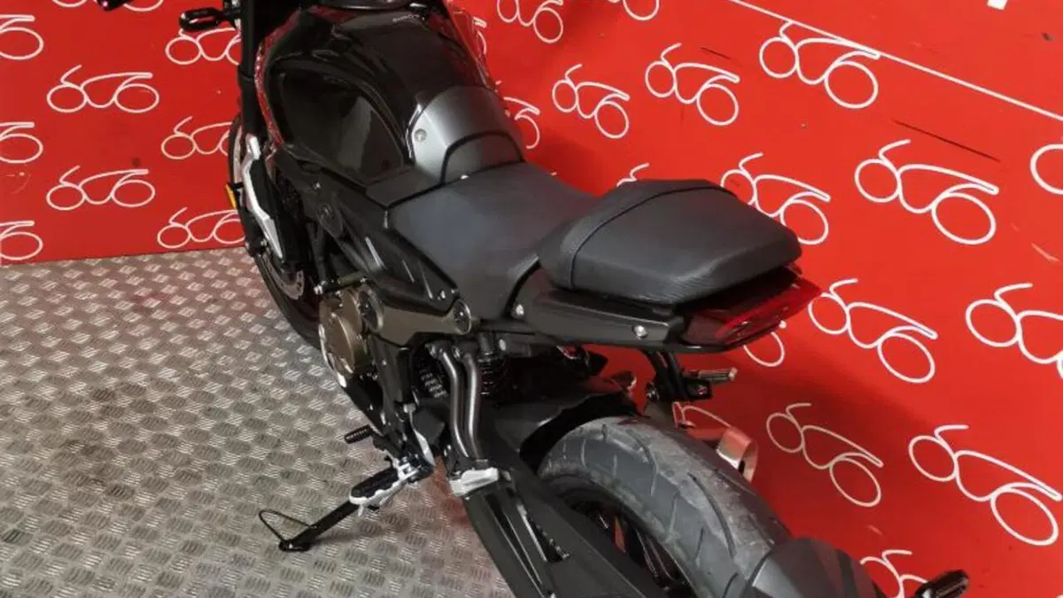 Voge Trofeo 300AC (2021 - 26)  (4)