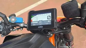 KTM 1290 Super Duke R (2022 - 23)  (5)