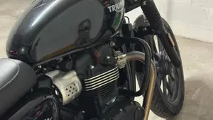 Triumph Street Twin 900 (2017 - 18)  (3)