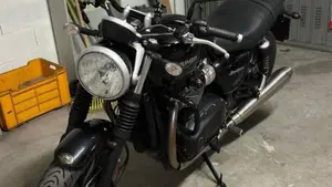 Triumph Street Twin 900 (2017 - 18)  (2)