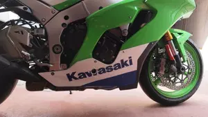 Kawasaki Ninja 1000 ZX-10R 40th Anniversary Edition (2024)  (5)