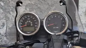 Moto Guzzi V7 Special (2021 - 24)  (2)