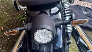 Moto Guzzi V7 Special (2021 - 24)  (4)