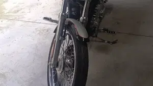Harley-Davidson 1200 Custom (2004 - 06) - XL 1200C  (3)