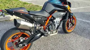 KTM 890 Duke R (2022 - 23)  (2)