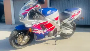 Honda CBR 900 RR (1994 - 95) 