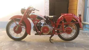 Moto Guzzi   (2)