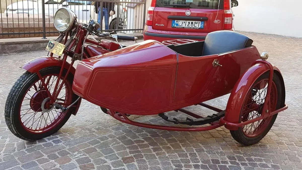 Moto Guzzi   (2)