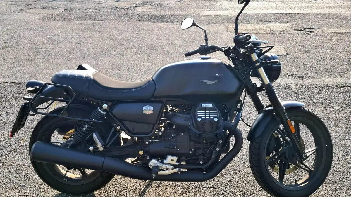 Moto Guzzi V7 Stone (2021 - 24)  (2)