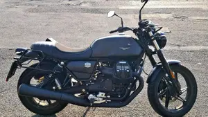 Moto Guzzi V7 Stone (2021 - 24)  (2)