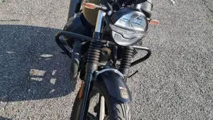 Moto Guzzi V7 Stone (2021 - 24)  (5)