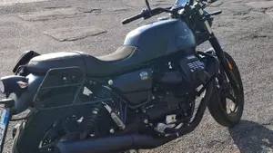 Moto Guzzi V7 Stone (2021 - 24)  (6)