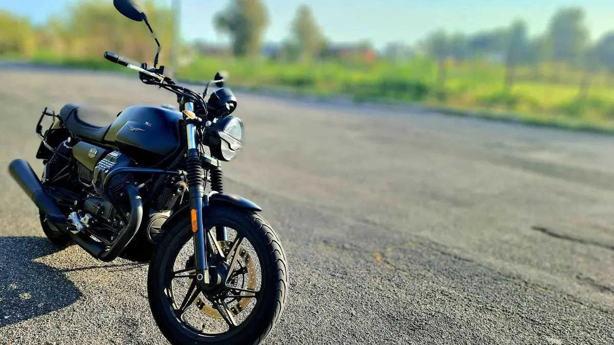 Moto Guzzi V7 Stone (2021 - 24)  (3)