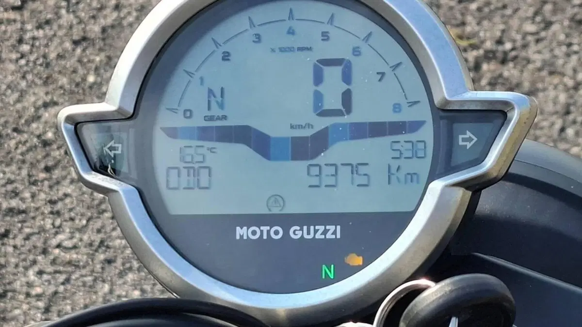 Moto Guzzi V7 Stone (2021 - 24)  (10)