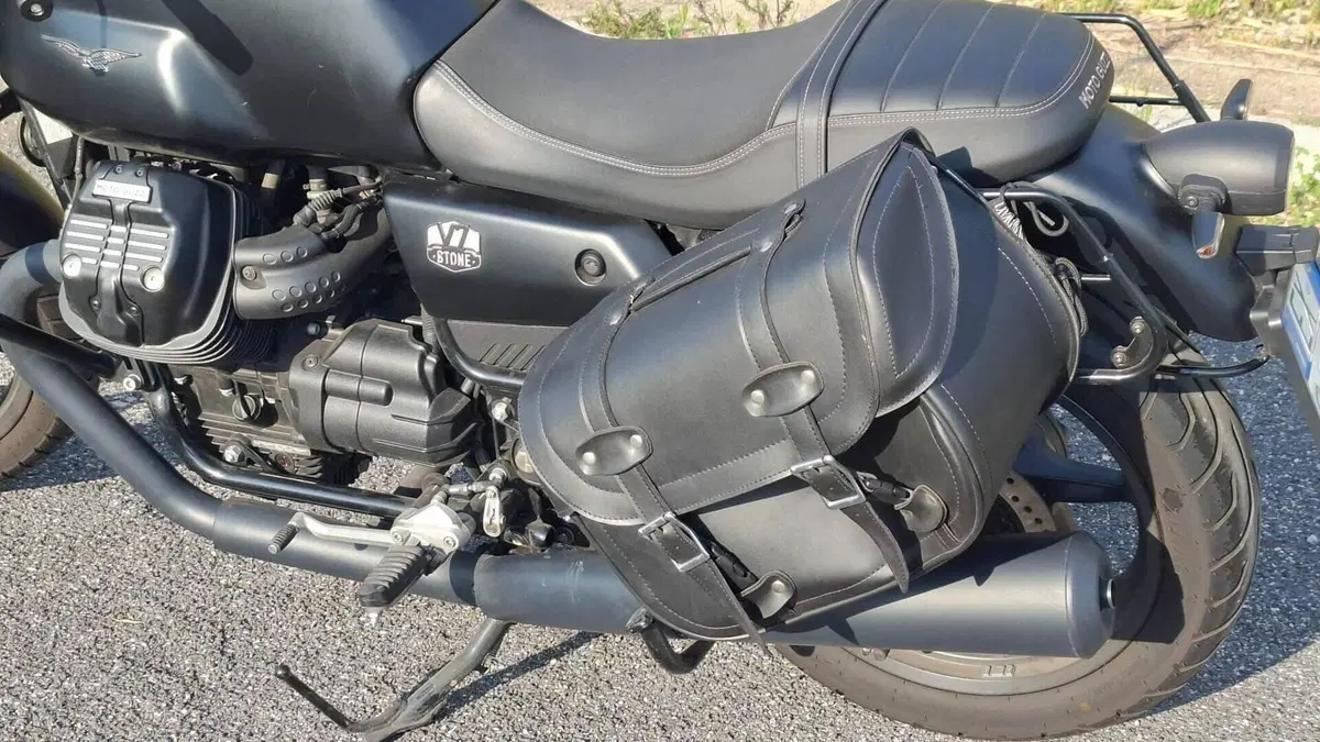 Moto Guzzi V7 Stone (2021 - 24)  (7)