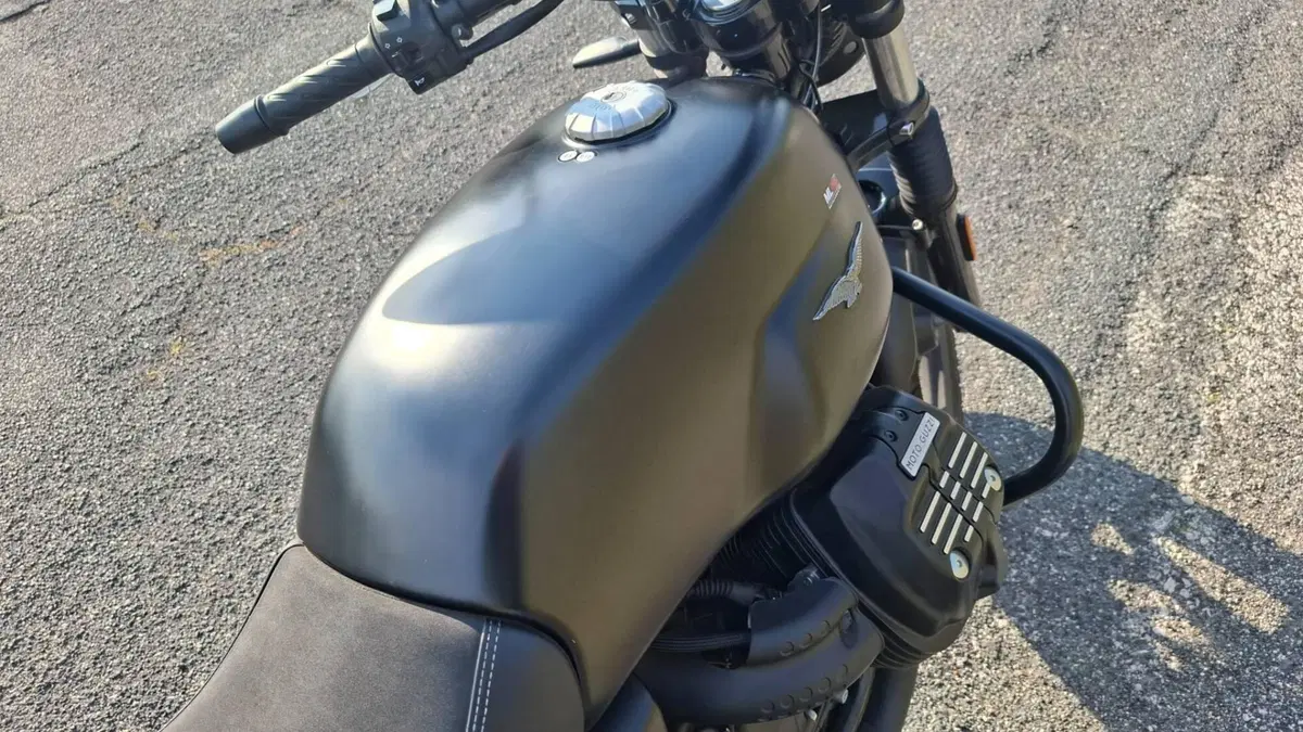 Moto Guzzi V7 Stone (2021 - 24)  (11)