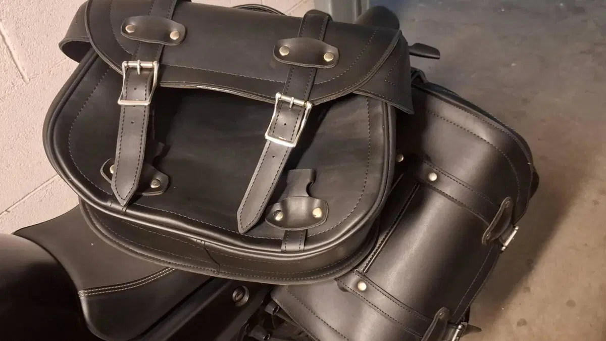 Moto Guzzi V7 Stone (2021 - 24)  (19)