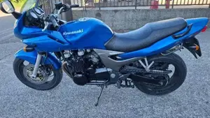 Kawasaki ZR 7S  (4)