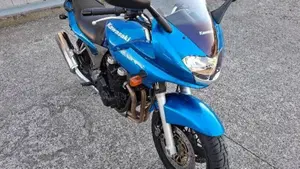 Kawasaki ZR 7S  (3)
