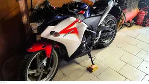 Honda CBR 250 R (2010 - 14)  (3)