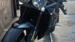 Triumph Street Triple R (2009 - 12)  (5)