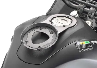 Flangia Tanklock Givi BF88 per Yamaha Tracer 7 - T - Annuncio 8960930
