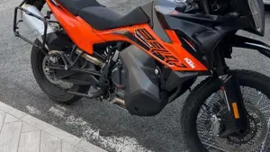 KTM 890 Adventure (2022) 