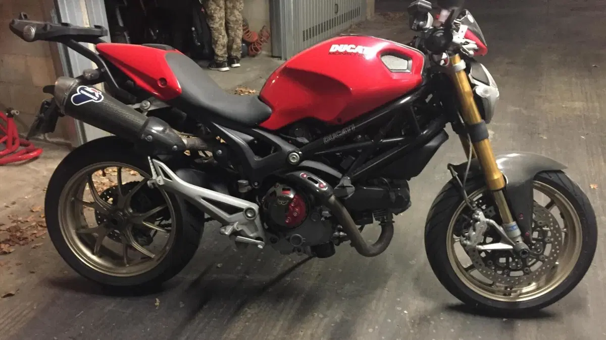 Ducati Monster 1100 S (2009-10) 