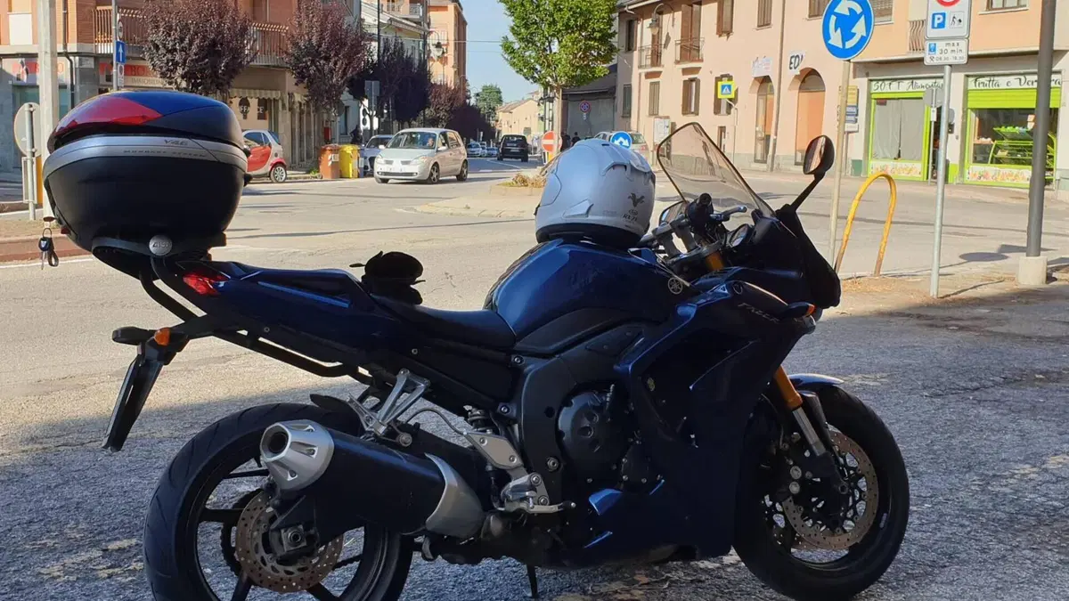 Yamaha FZ1 Fazer (2006 - 16)  (2)