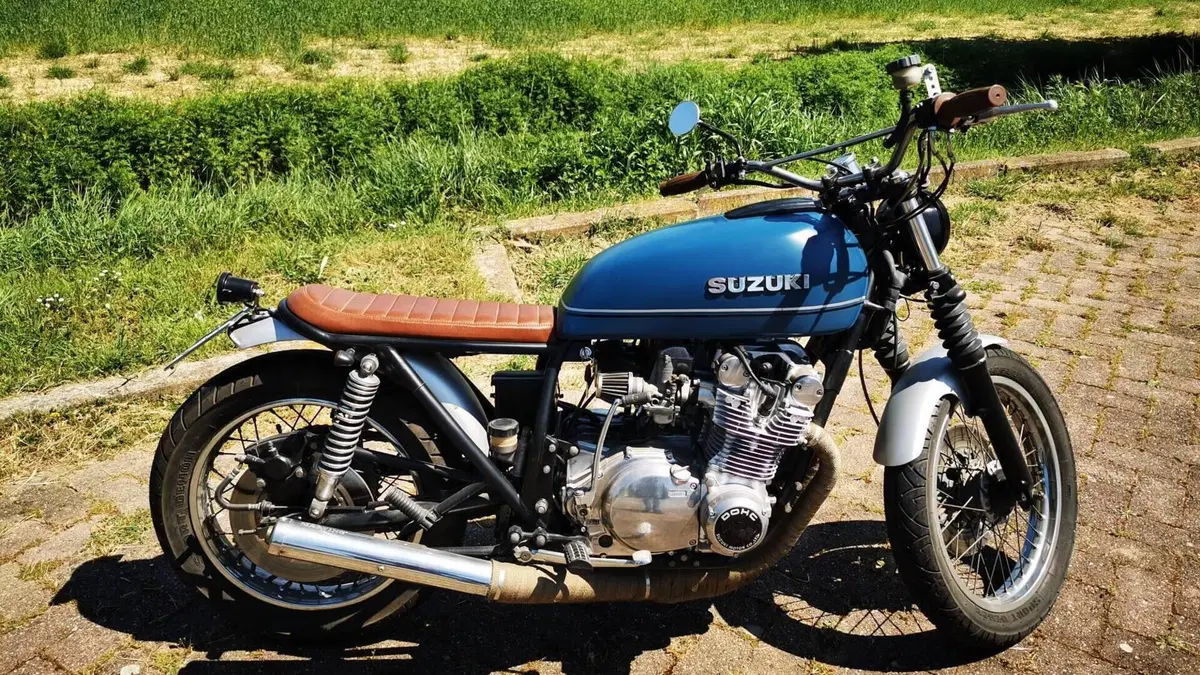 Suzuki   (2)
