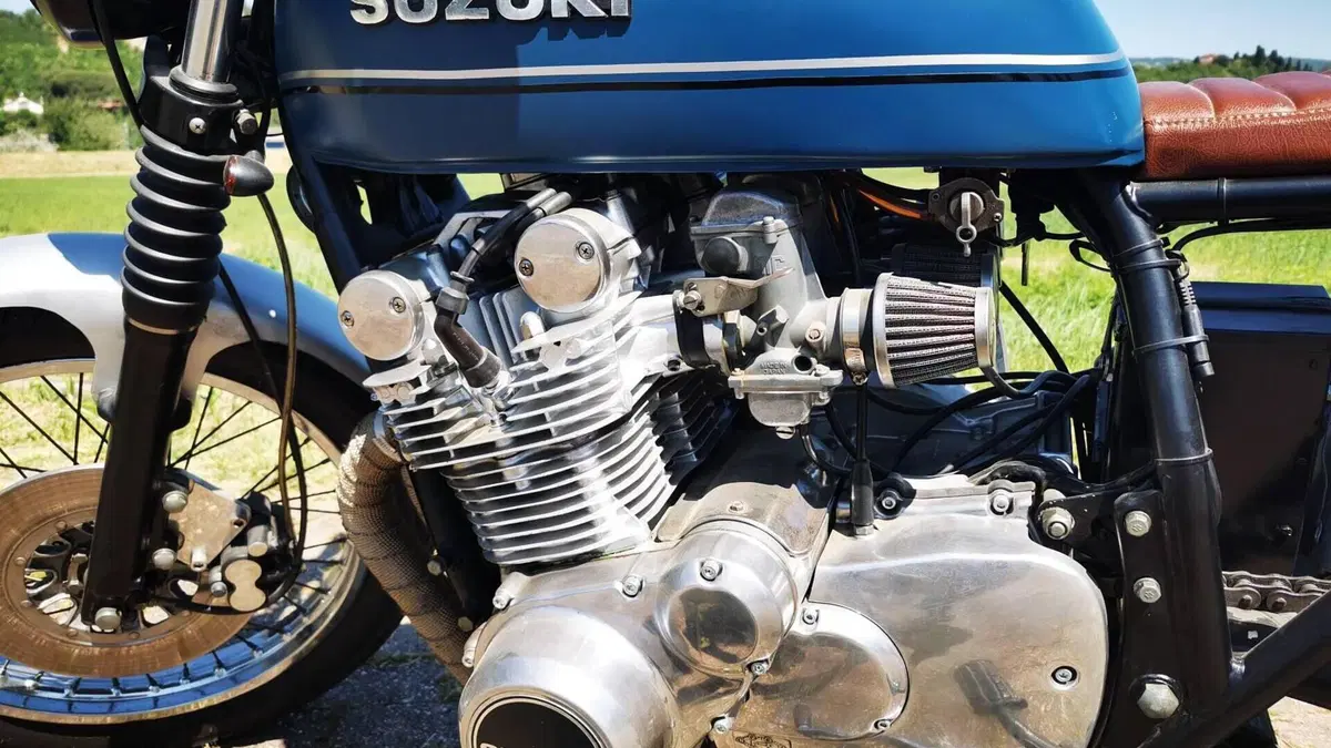 Suzuki   (3)