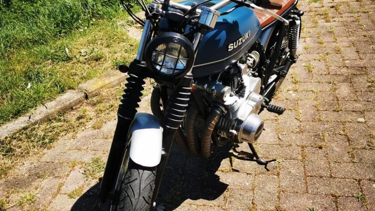 Suzuki   (4)