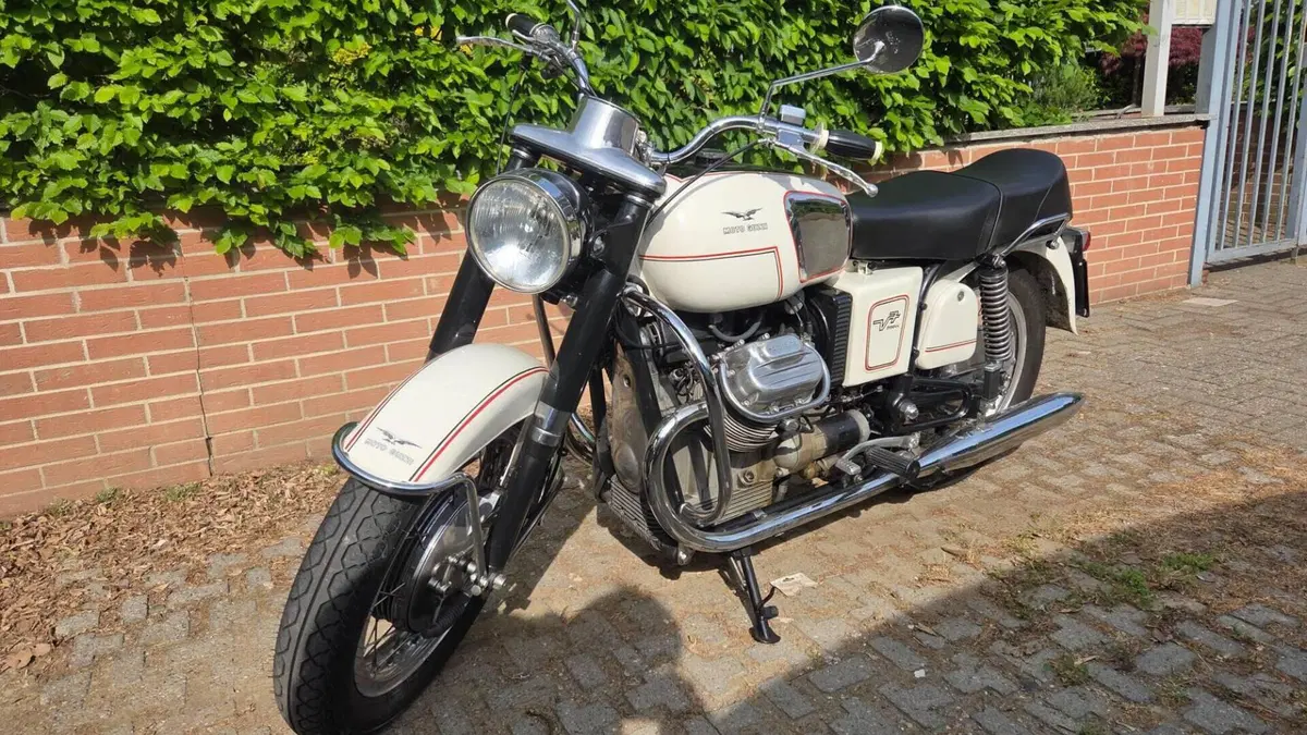 Moto Guzzi   (2)