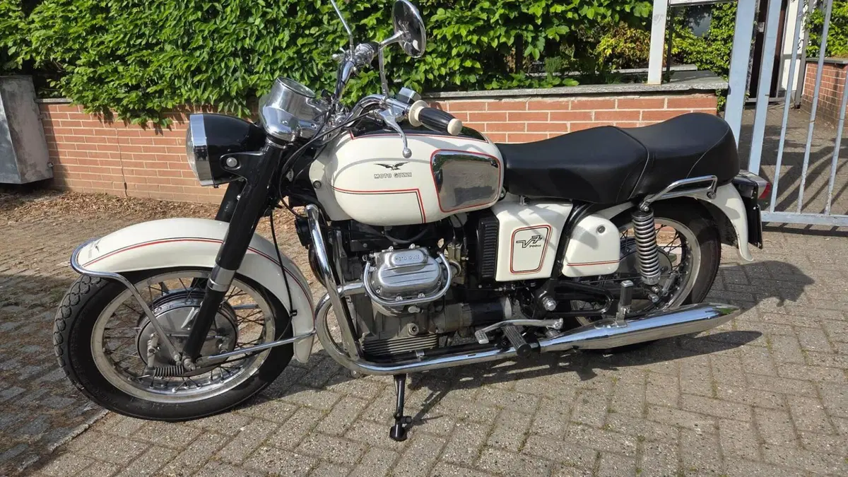 Moto Guzzi   (9)