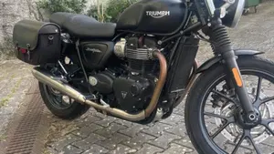 Triumph Street Twin 900 (2017 - 18)  (2)