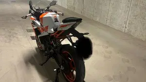 KTM RC 125 (2022 - 26)  (4)