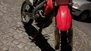 Honda CRF 250R (2005)  (5)
