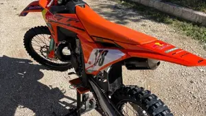KTM 250 SX (2024)  (4)