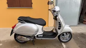 Vespa GTS 250 i.e.  (2)