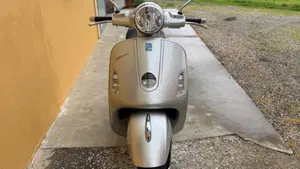 Vespa GTS 250 i.e.  (5)