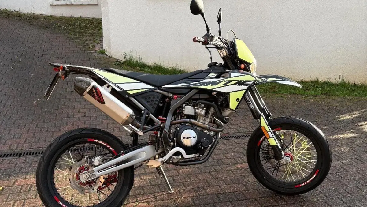 Fantic Motor Motard 125 M Performance 4t (2019)  (2)