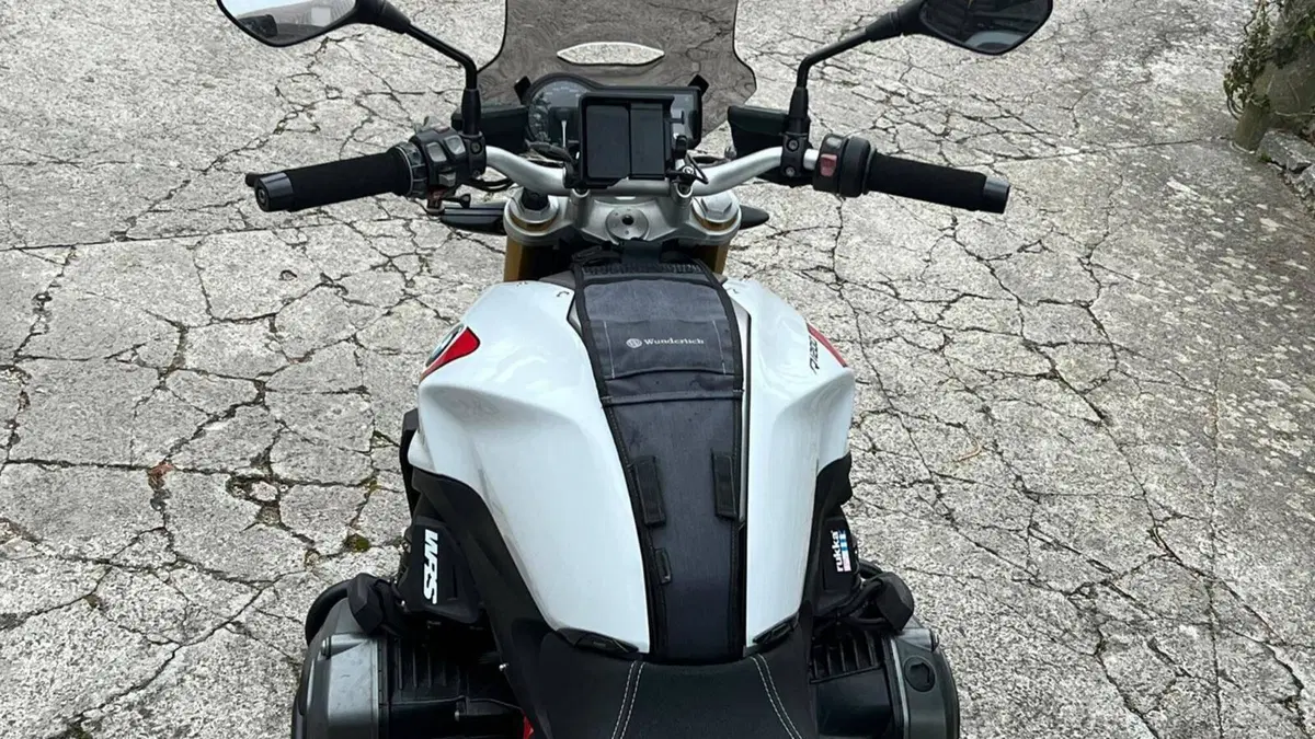 Bmw R 1200 R (2015 - 16)  (2)