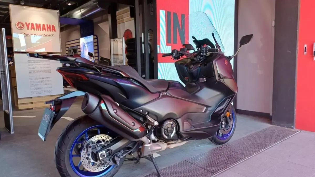 Yamaha T-Max 560 (2022 - 24)  (4)