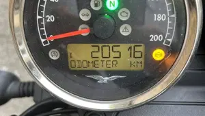 Moto Guzzi V7 III Milano (2018 - 20)  (3)