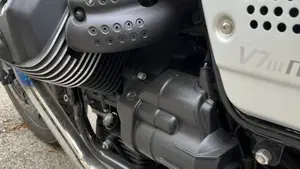 Moto Guzzi V7 III Milano (2018 - 20)  (7)