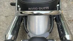 Moto Guzzi V7 III Milano (2018 - 20)  (9)
