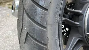 Moto Guzzi V7 III Milano (2018 - 20)  (15)