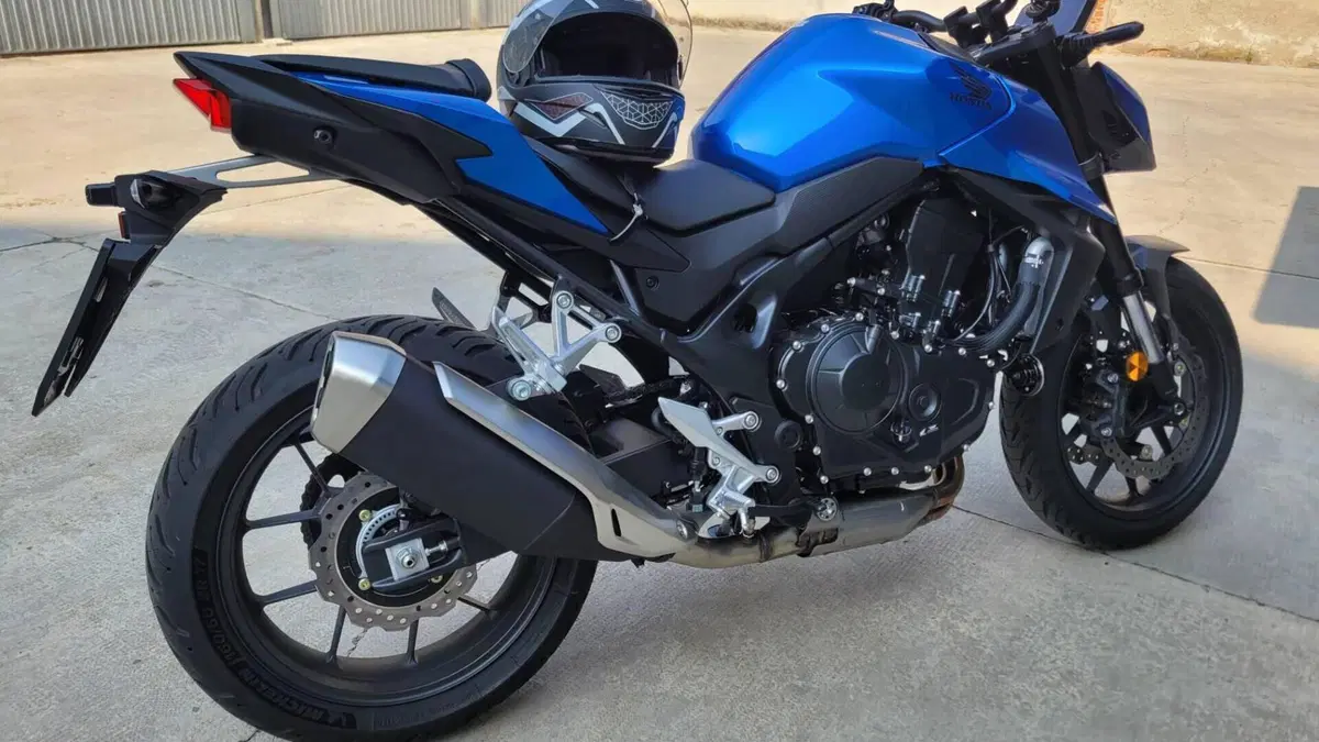 Honda CB 750 Hornet (2025)  (3)