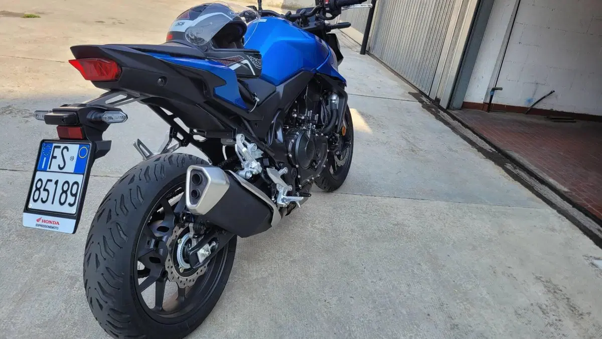 Honda CB 750 Hornet (2025)  (4)